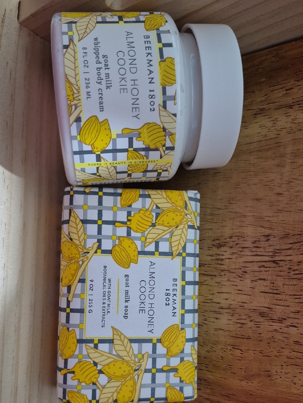 Beekman 1802 Almond Honey Cookie Whipped Body Cream — Yellow & White